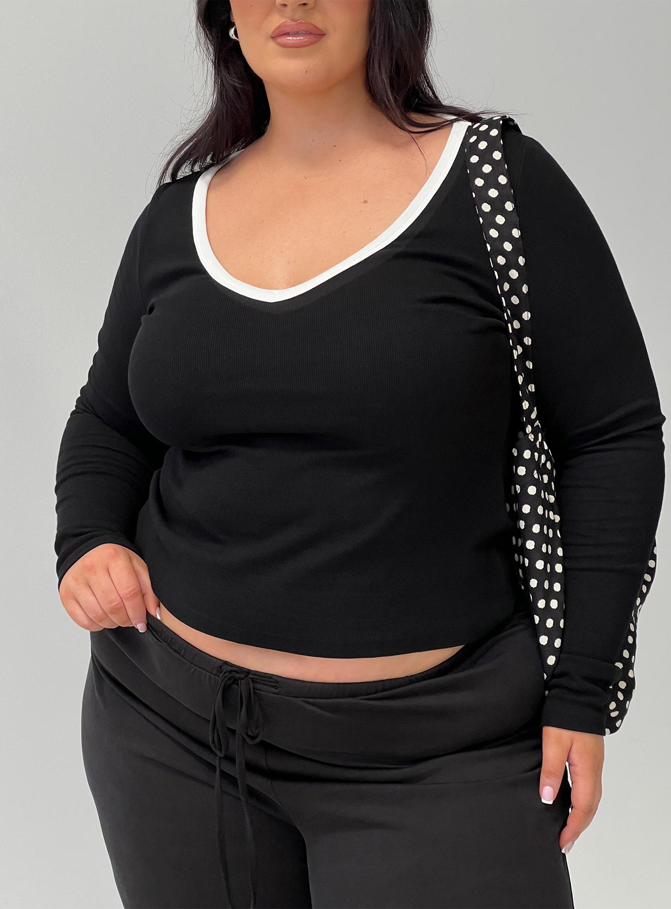 Baseline V Neck Long Sleeve Top Black  White Curve