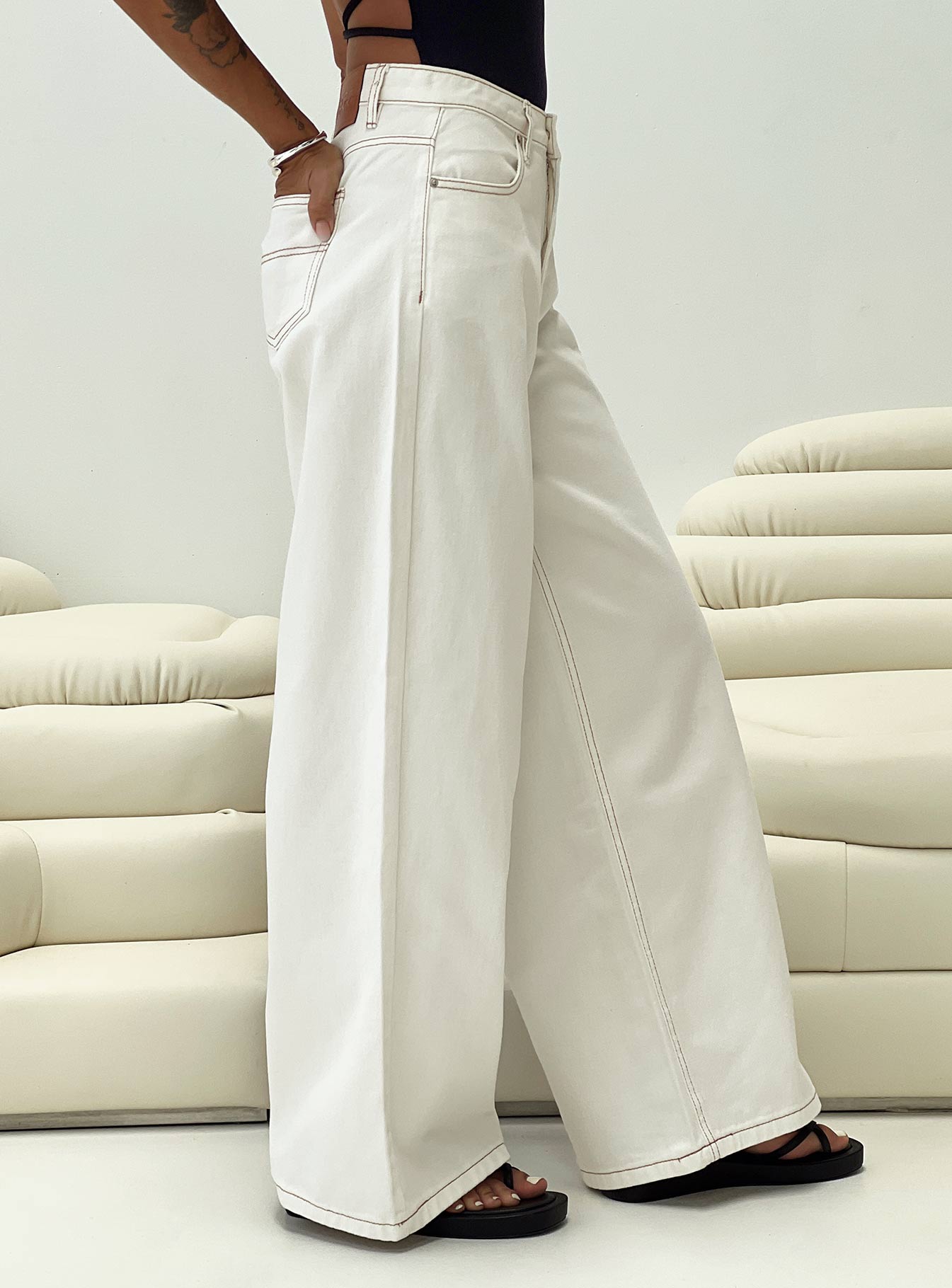 Naylor Wide Leg Jeans Cream Petite - Image 8