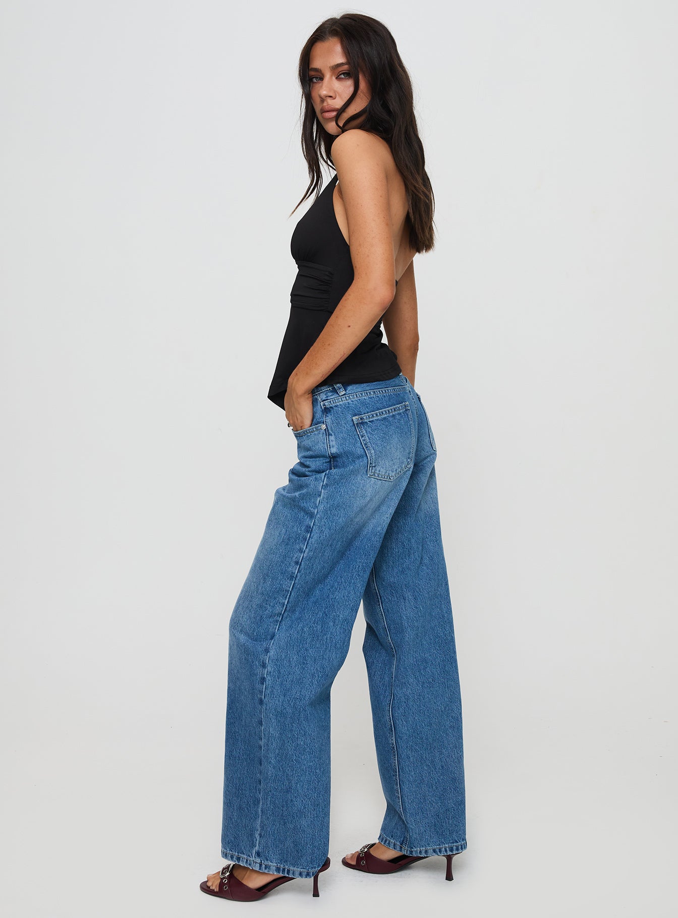 Serenitia Mid Rise Relaxed Jeans Mid Blue Wash Petite - Image 4