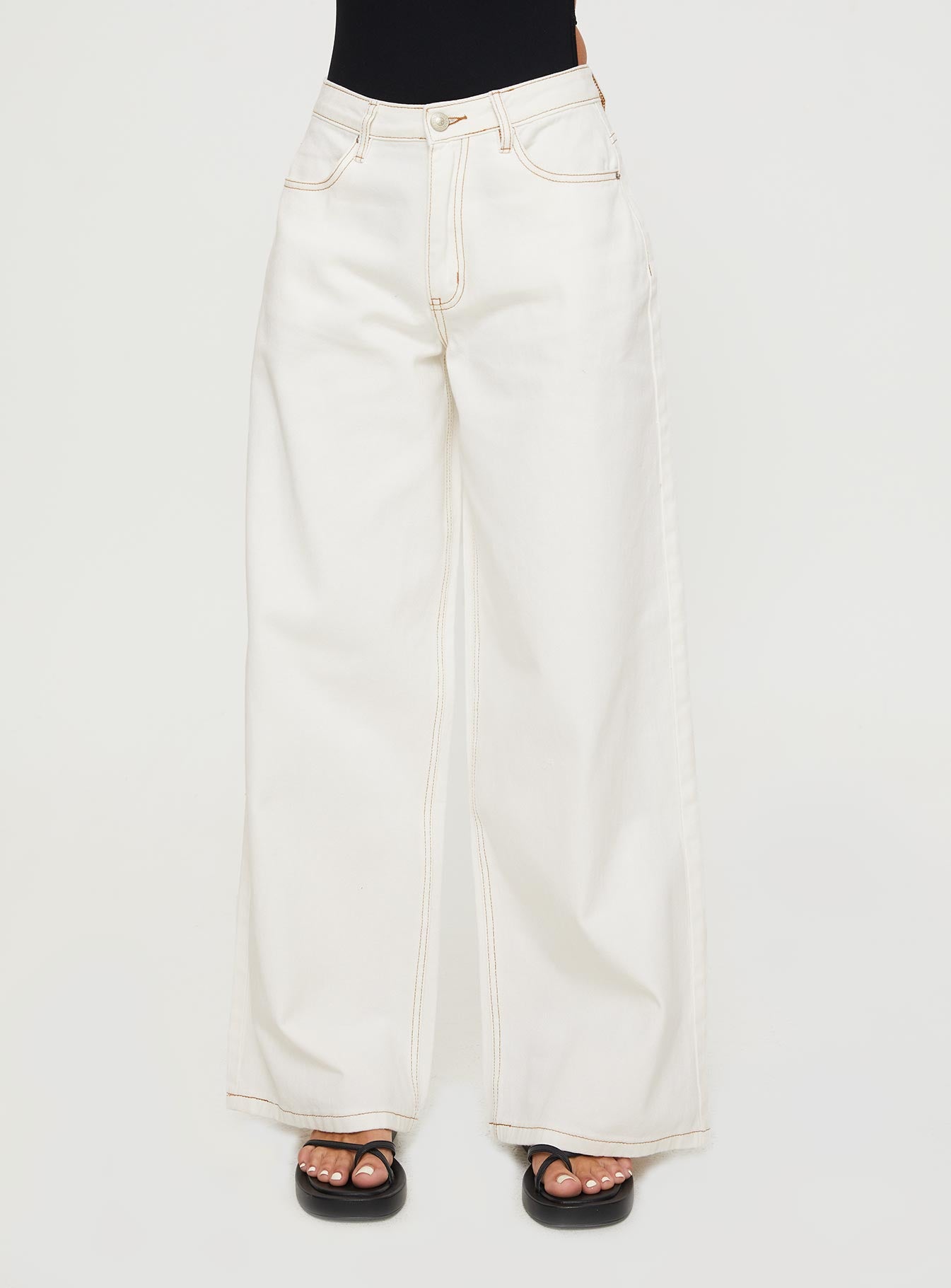 Naylor Wide Leg Jeans Cream Petite - Image 2