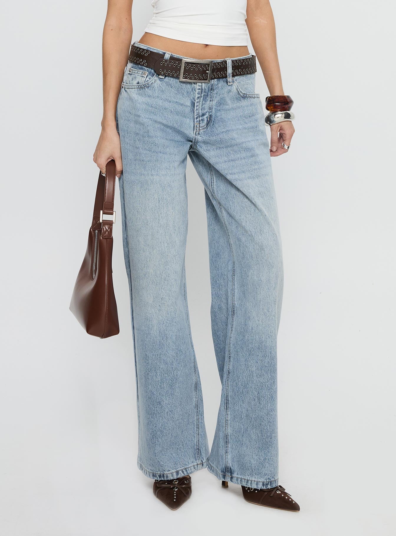 Serenitia Mid Rise Relaxed Jeans Light Wash Petite - Image 2