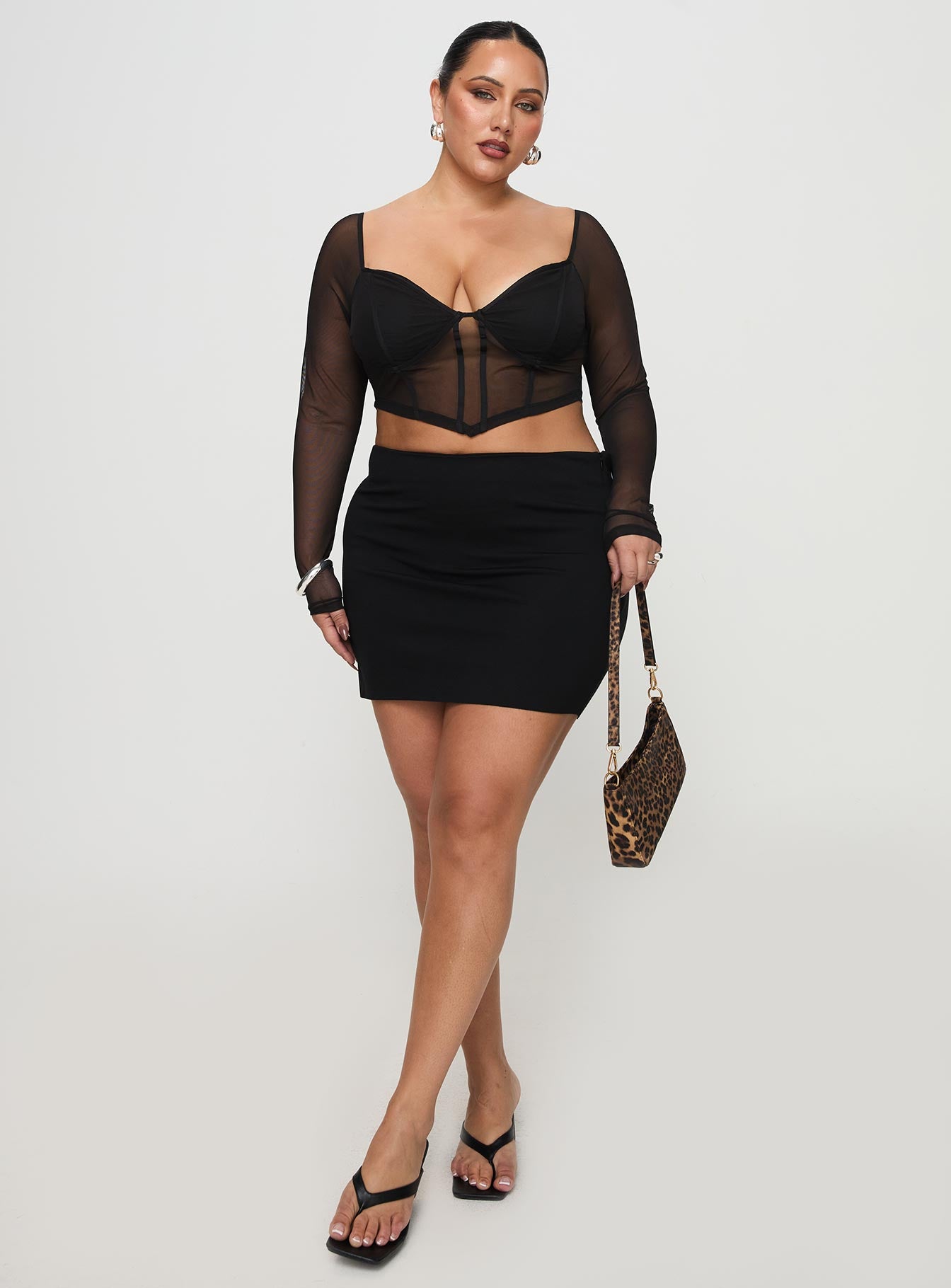 Karley Low Waist Mini Skirt Black Curve - Image 3