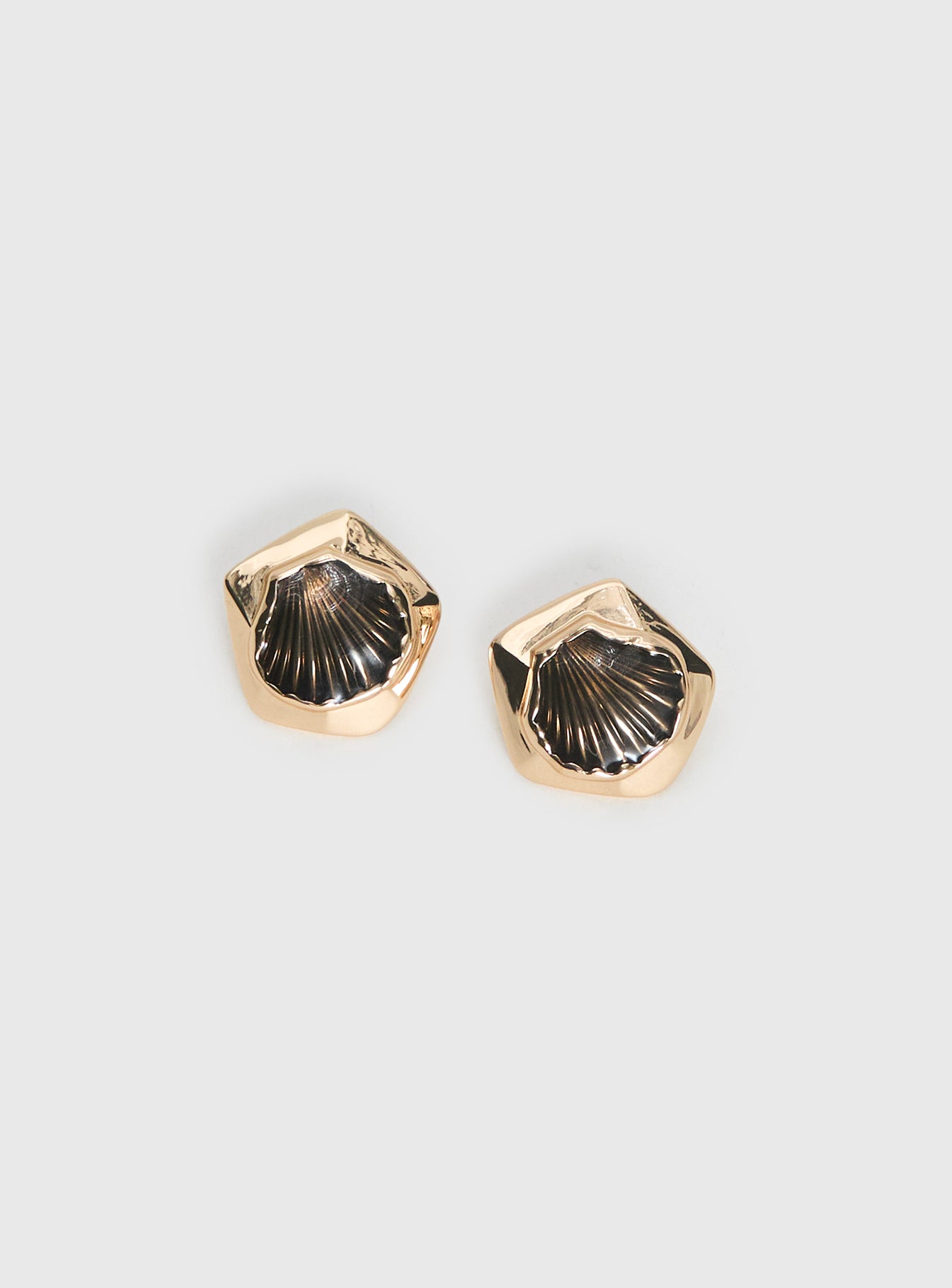 For The Thrill Shell Earrings Gold Brown - Image 3