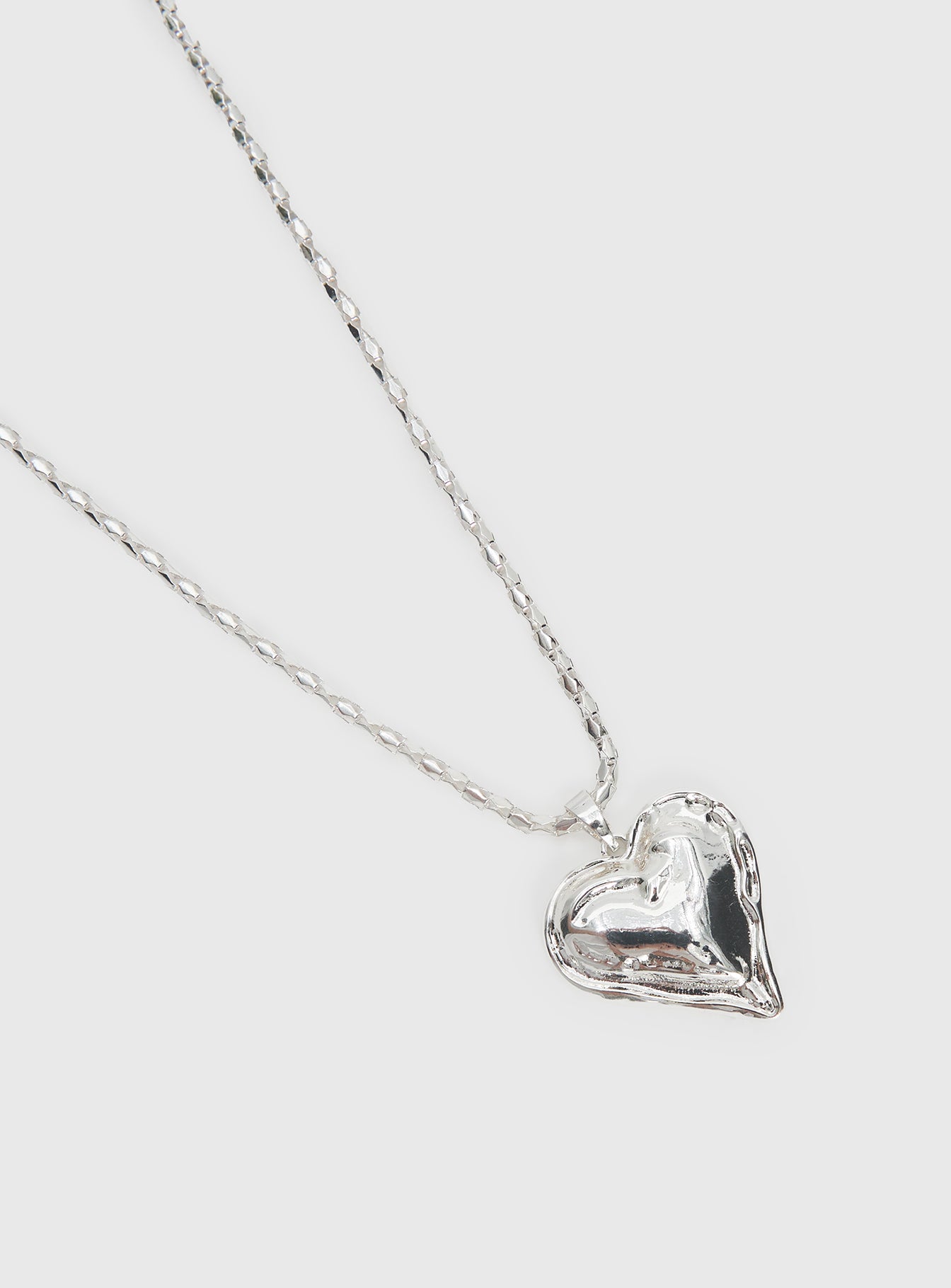 Fascinated Heart Pendant Necklace Silver - Image 3