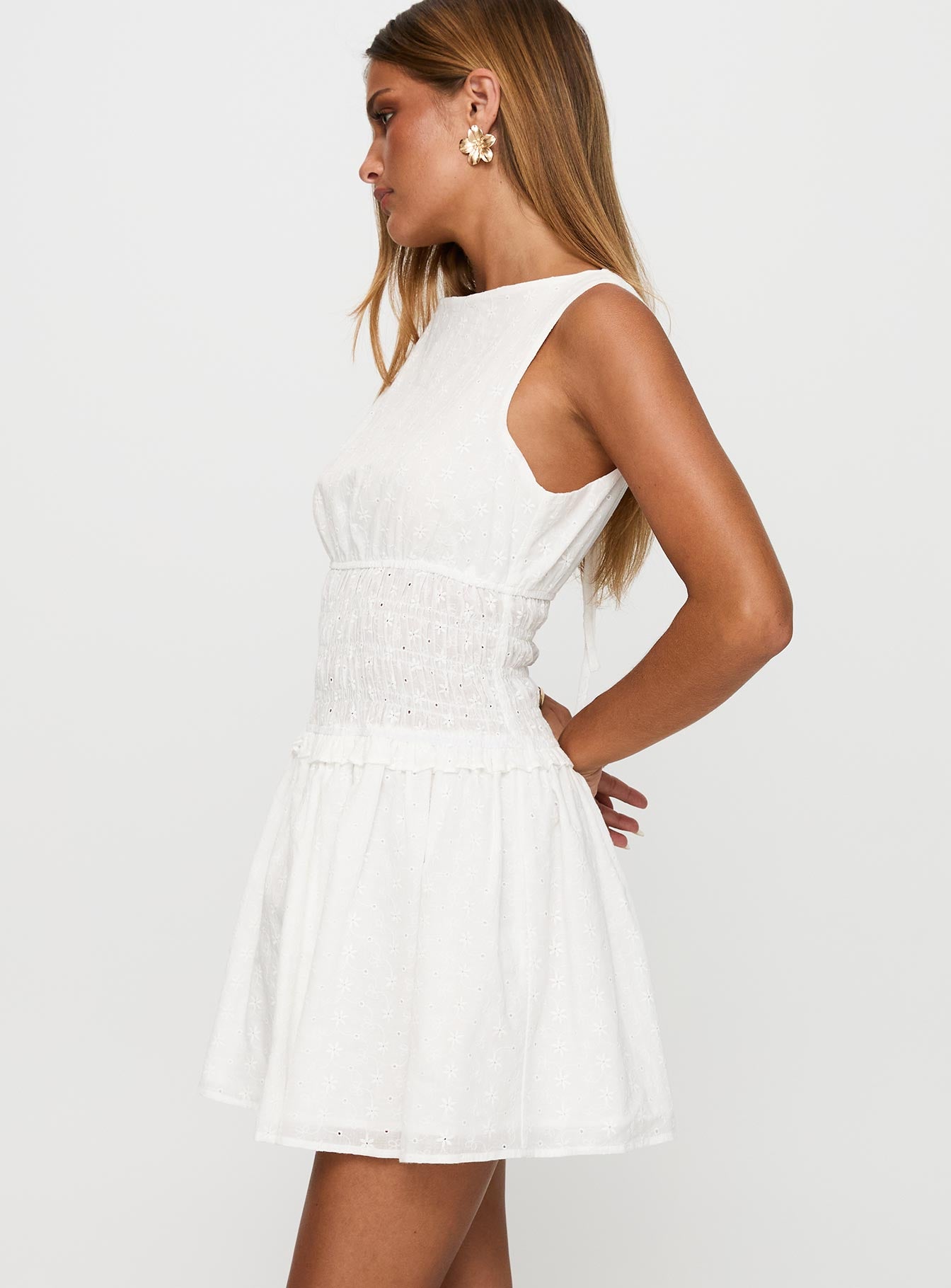 Yennifer Shirred Broiderie Mini Dress White - Image 4