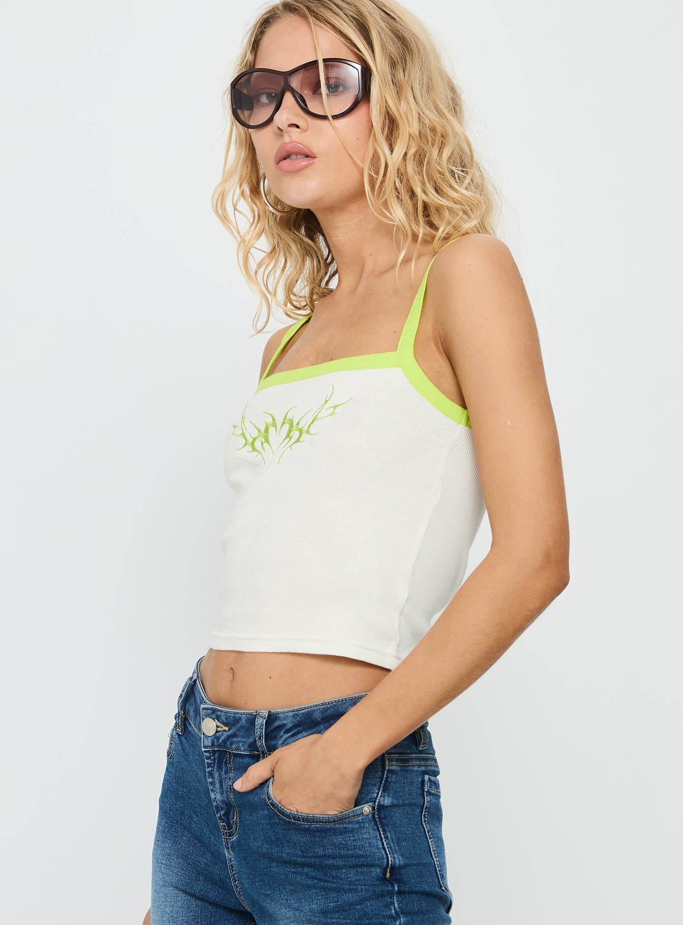 Heatrstruck Graphic Tank Top White - Image 4