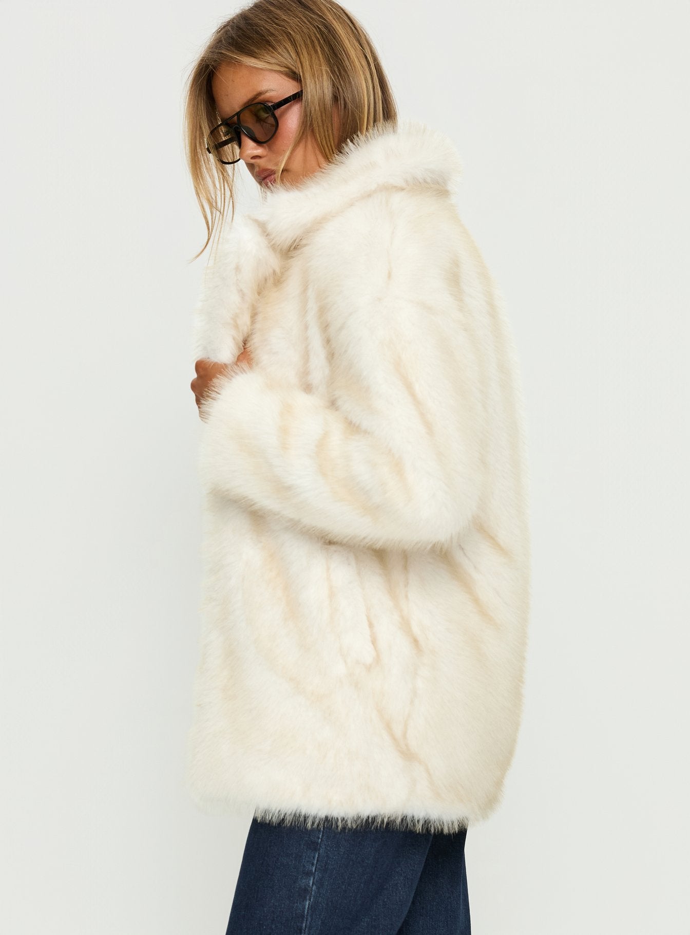 Clova Faux Fur Coat White - Image 4