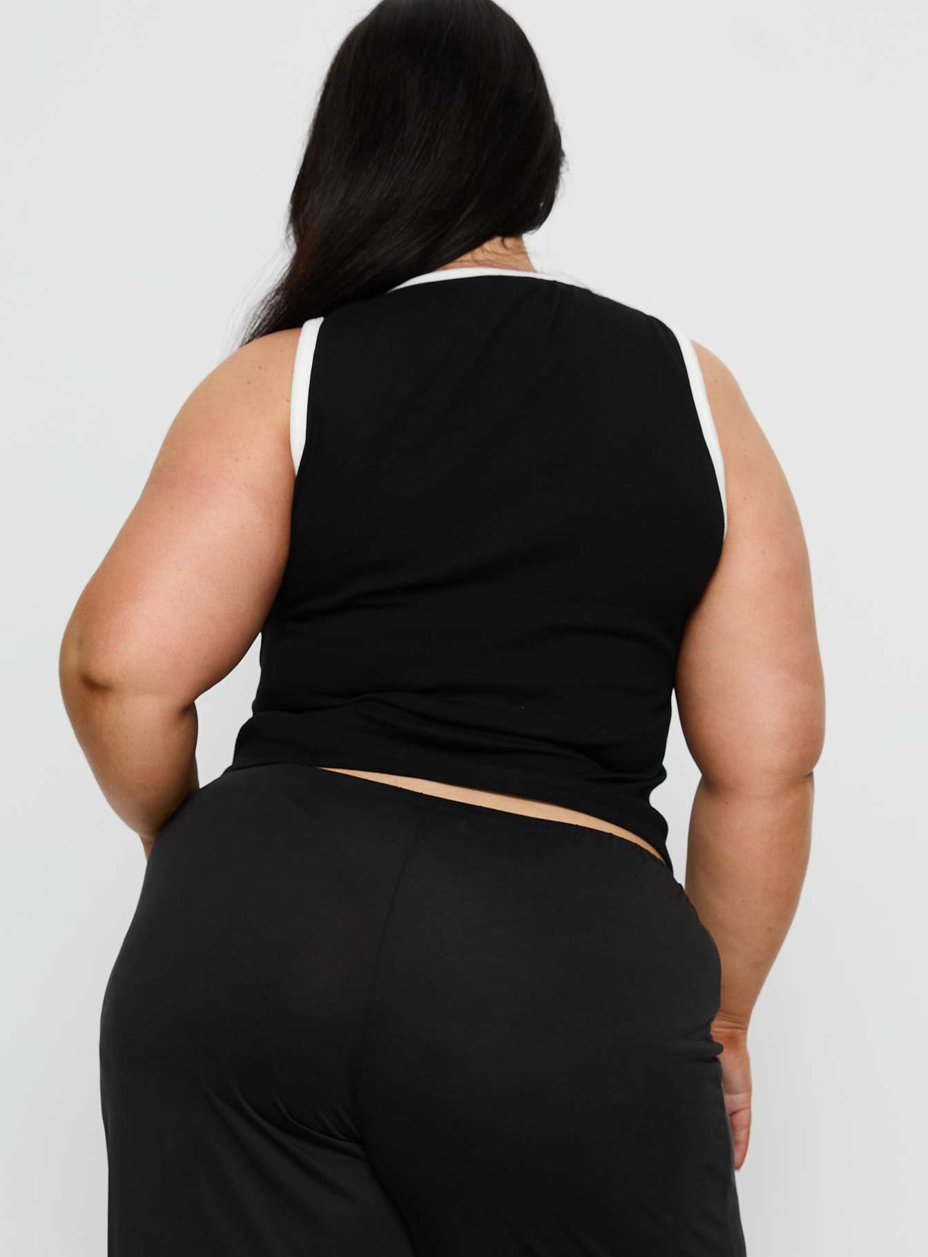 Baseline V Neck Rib Tank Top Black White Curve - Image 5