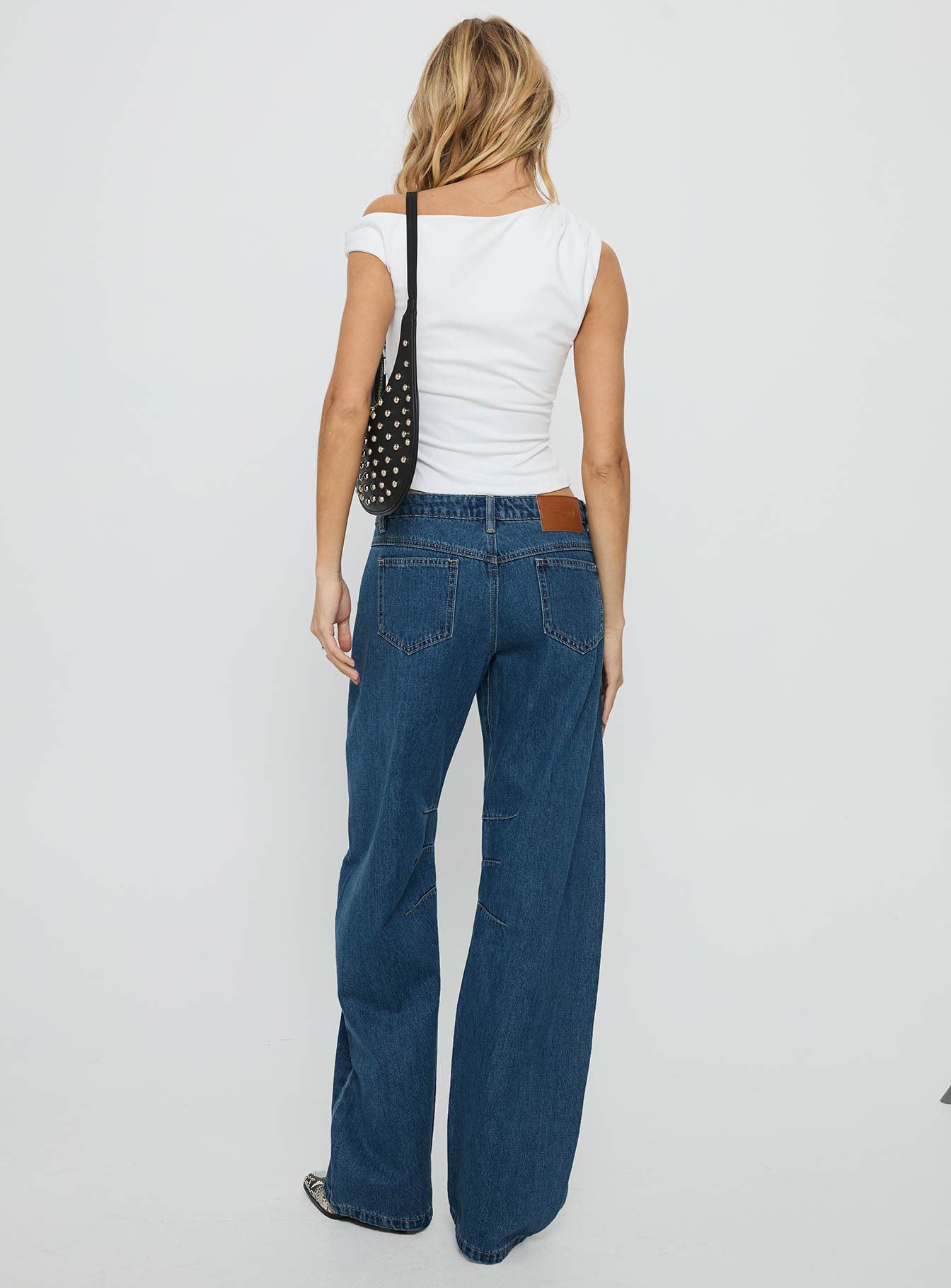 Tippie Low Rise Barrel Leg Jeans Mid Wash - Image 5