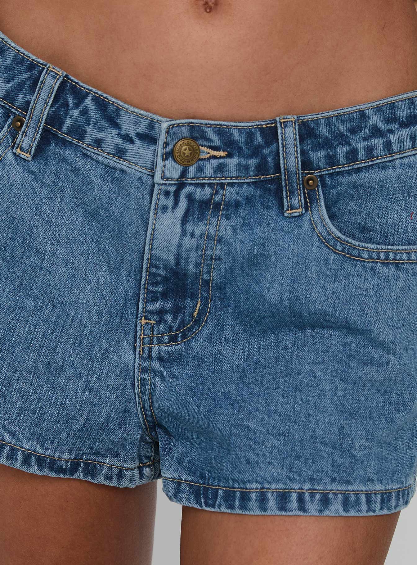 Dreamful Low Rise Mini Denim Short Light Wash - Image 6