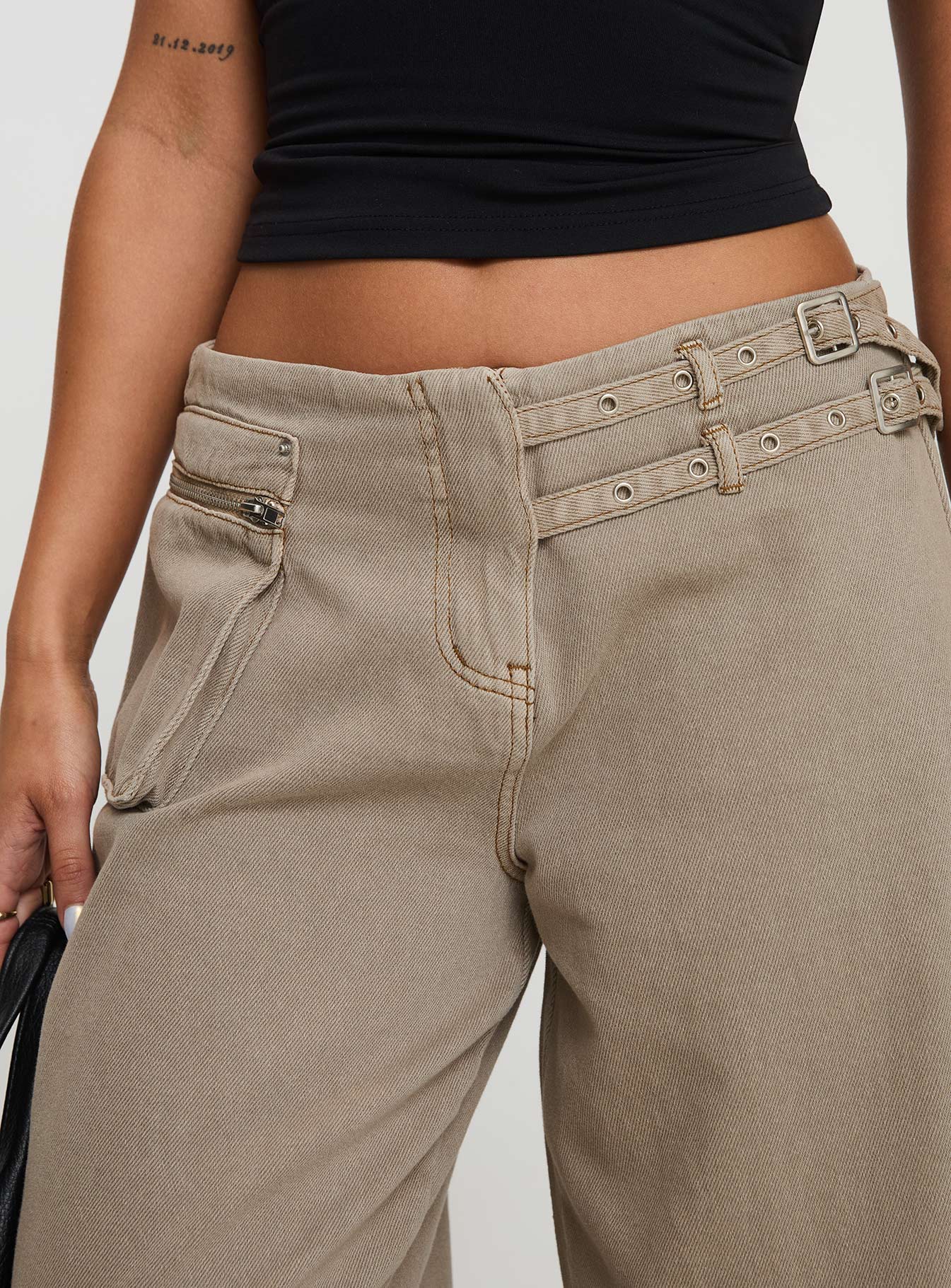 Paltrow Mid Rise Wide Leg Cargo Jeans Washed Brown Petite - Image 6