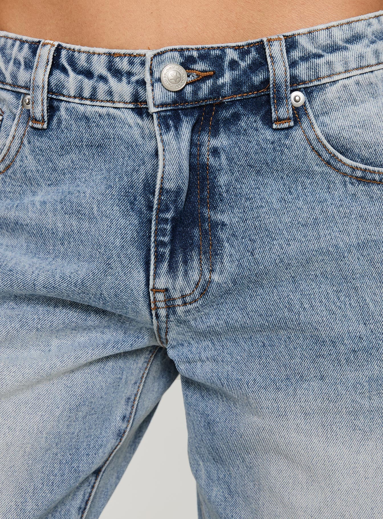 Ronine Low Rise Wide Leg Jeans Light Wash - Image 7